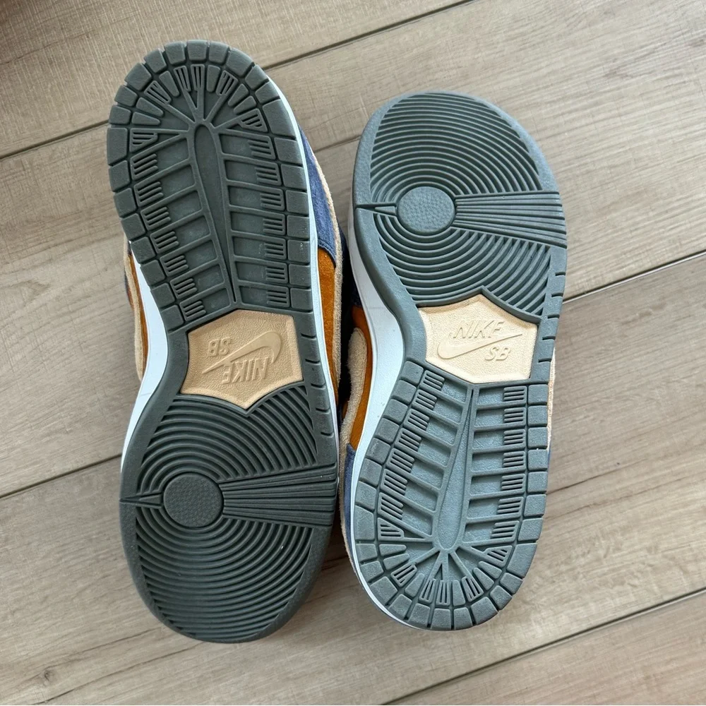 Nike Men's Low-Top Sneakers in Navy, Orange, and Cream